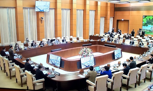 ubtvqh tap trung chat van cac van de ve xang dau dat dai do thi