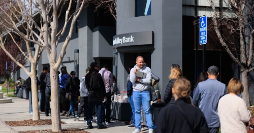 Các ngân hàng Mỹ “vay nóng” 164,8 tỷ đô la từ Fed để hỗ trợ thanh khoản cac ngan hang my vay nong 1648 ty do la tu fed de ho tro thanh khoan