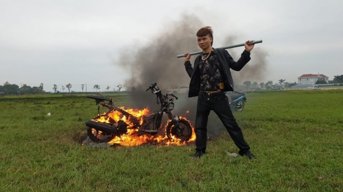 Bắc Ninh: Tạm giữ hình sự đối tượng 'Khá Bảnh' vì tội đánh bạc Bắc Ninh: Tạm giữ hình sự đối tượng 'Khá Bảnh' vì tội đánh bạc