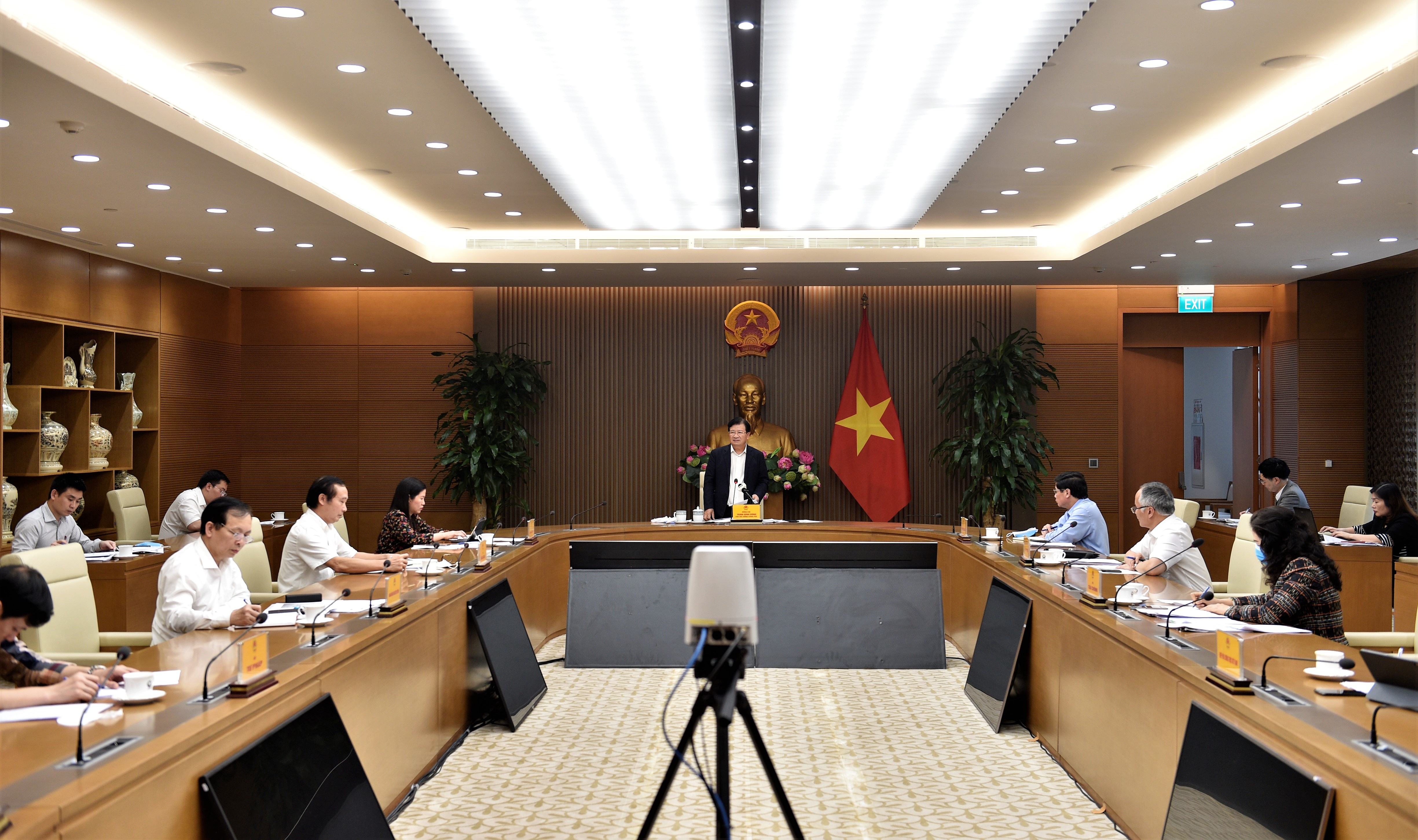 Phó Thủ tướng: Xử lý ngay những bất cập trong xuất khẩu gạo pho thu tuong xu ly ngay nhung bat cap trong xuat khau gao