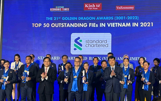 Standard Chartered Việt Nam được vinh danh “Ngân hàng nước ngoài hàng đầu Việt Nam” năm 2021