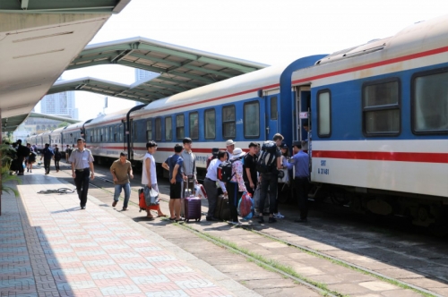 Đường sắt tăng chuyến, giảm giá vé