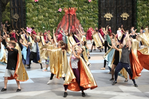 Bà Nà Hills ra mắt show nghệ thuật Vũ hội Ánh Dương