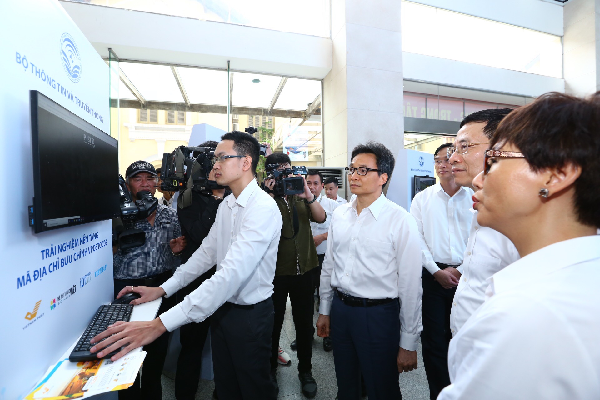 ra mat nen tang ma dia chi buu chinh vpostcode