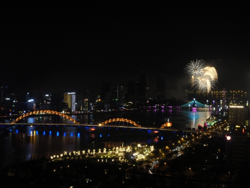 Đêm pháo hoa thứ hai của DIFF 2019 - Năng lượng của mầm sông