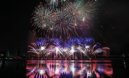 Đêm pháo hoa thứ hai của DIFF 2019 - Năng lượng của mầm sông