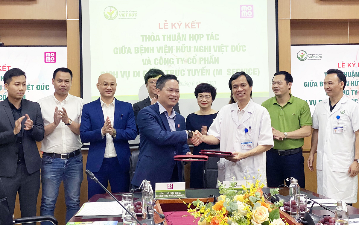 thanh toan vien phi o viet duc bang vi momo