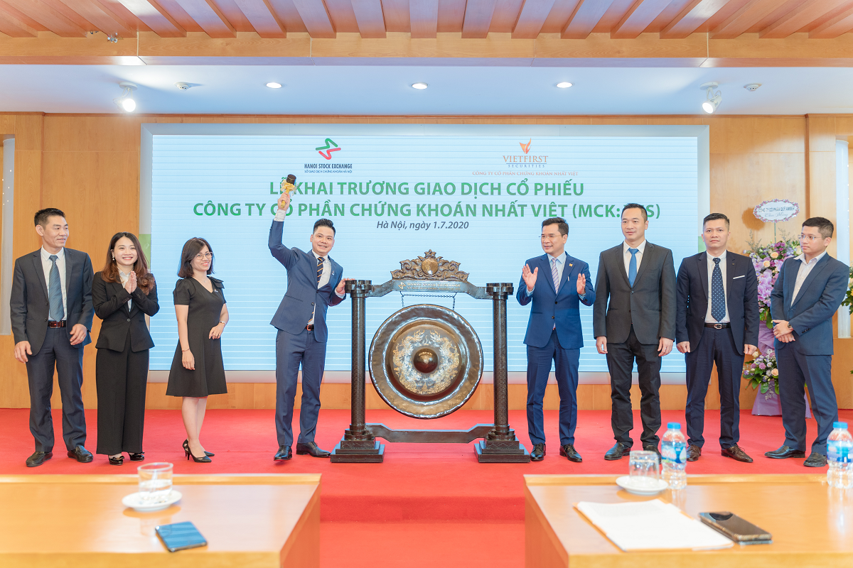 hon 41 trieu co phieu vfs chinh thuc giao dich tren upcom