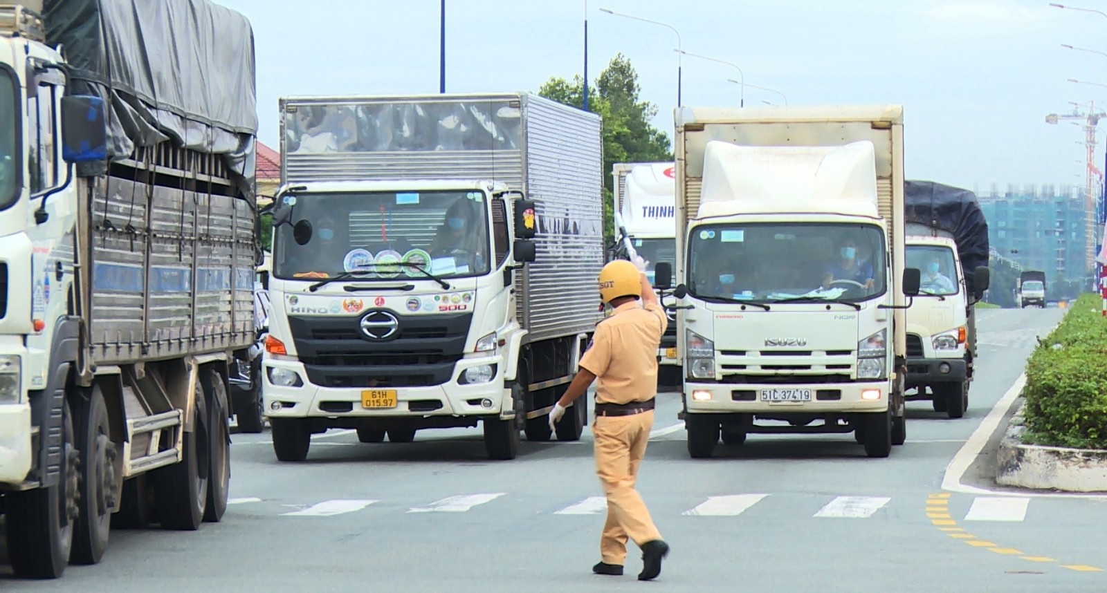 4 nhom hang hoa thiet yeu duoc luu thong trong nhung ngay gian cach