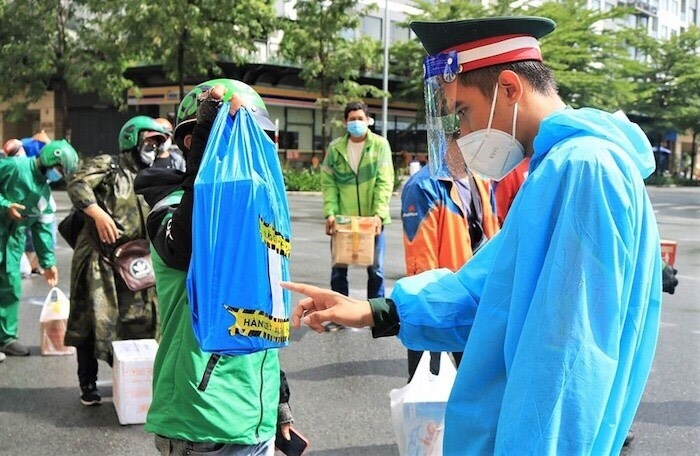 TP.HCM: Xem xét tiêm vắc-xin COVID-19 cho 62.000 shipper tphcm xem xet tiem vac xin covid 19 cho 62000 shipper