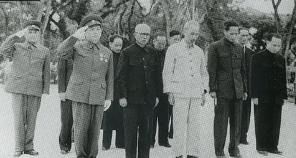 'Bổn phận của chúng ta là thương yêu, giúp đỡ người có công với Tổ quốc' bon phan cua chung ta la thuong yeu giup do nguoi co cong voi to quoc