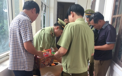 Bắt giữ hàng trăm chiếc bánh trung thu không rõ nguồn gốc