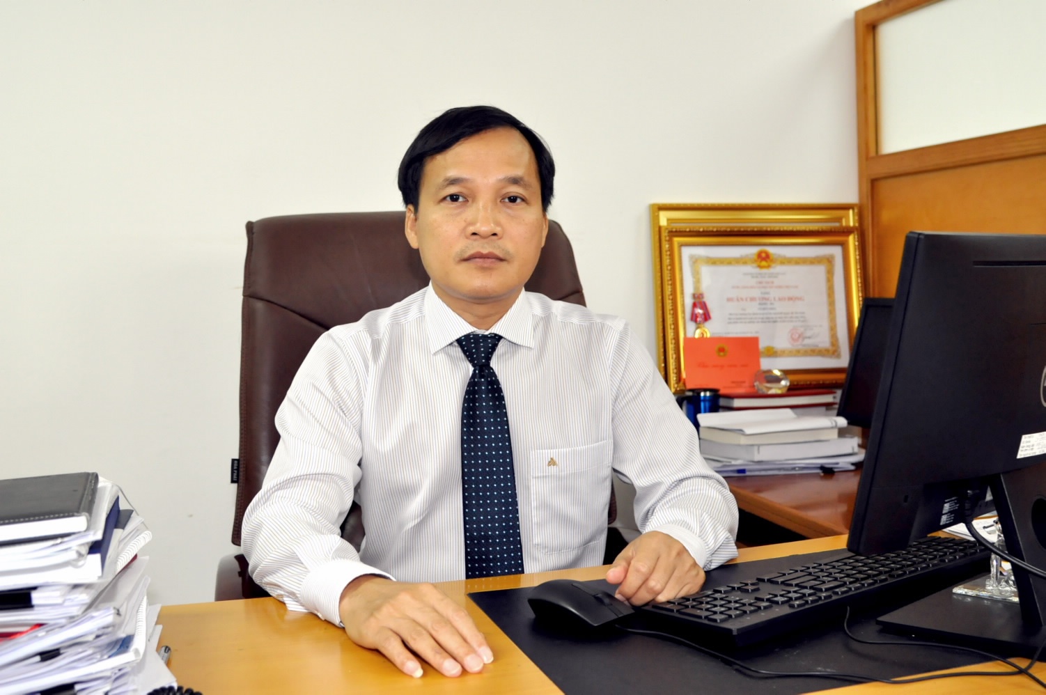 tang ty le no cong them tu 2 3 gdp van dam bao chi tieu cho phep