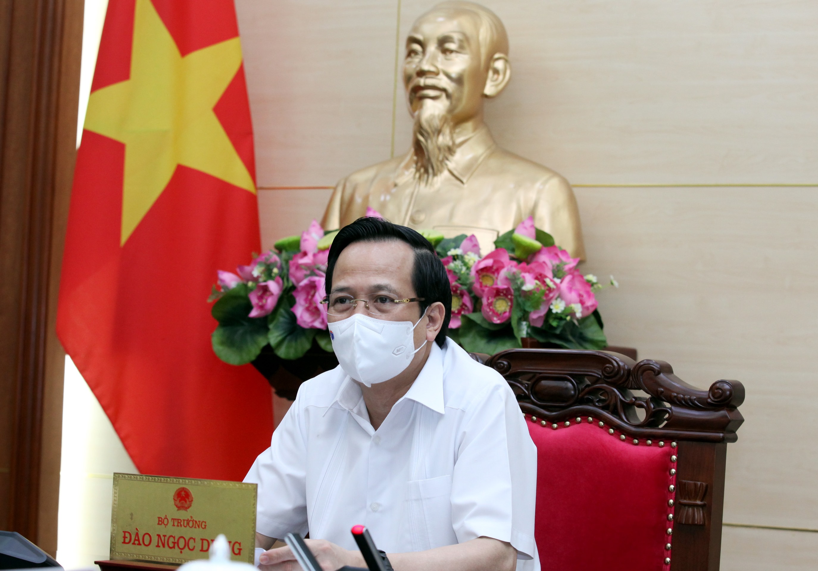 bo truong bo ldtbampxh doc tien do trien khai nghi quyet 68