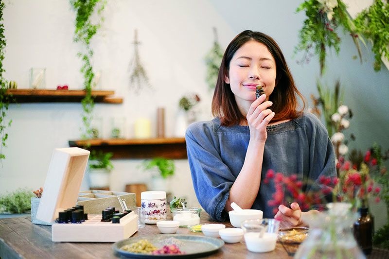 Giải tỏa căng thẳng giữa mùa dịch bằng hương thơm và ánh sáng