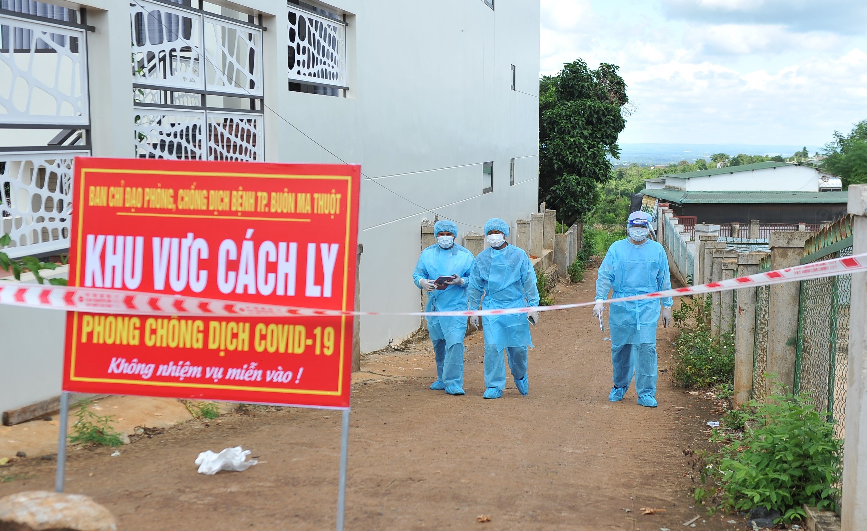 dak lak tp buon ma thuot se gian cach xa hoi tu 18h chieu nay