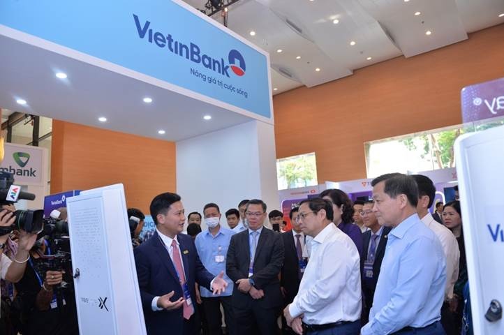 Ngành Ngân hàng giữ vững ngọn cờ tiên phong trong chuyển đổi số nganh ngan hang giu vung ngon co tien phong trong chuyen doi so