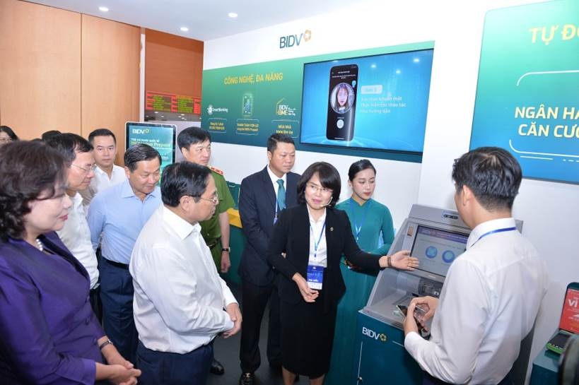 Ngành Ngân hàng giữ vững ngọn cờ tiên phong trong chuyển đổi số nganh ngan hang giu vung ngon co tien phong trong chuyen doi so