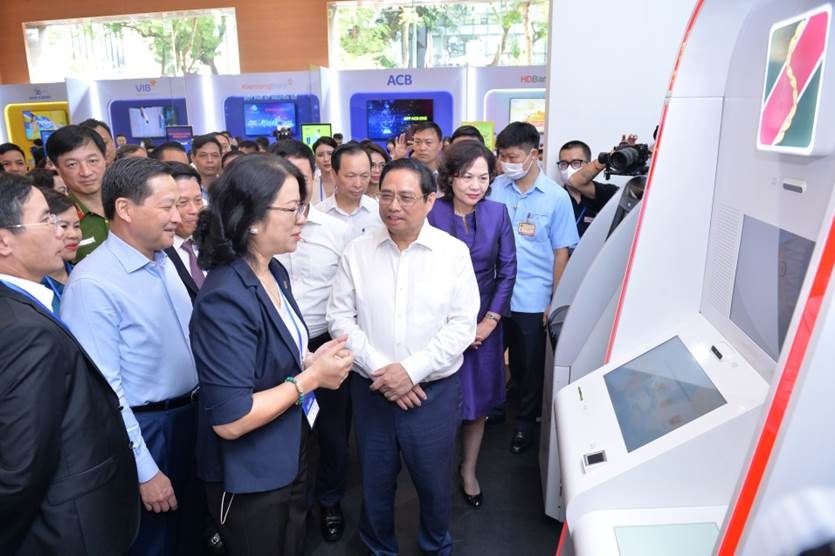 Ngành Ngân hàng giữ vững ngọn cờ tiên phong trong chuyển đổi số nganh ngan hang giu vung ngon co tien phong trong chuyen doi so