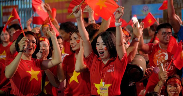 undefined Tặng 100.000 đồng/người cho toàn dân ăn Tết Độc lập