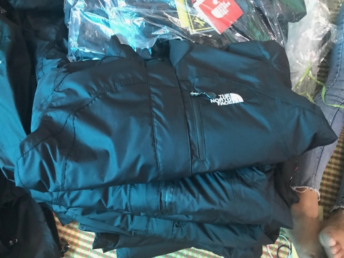 Bắt giữ tận gốc đường dây sản xuất hàng nhái thương hiệu The North Face (Mỹ)