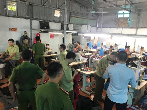 Bắt giữ tận gốc đường dây sản xuất hàng nhái thương hiệu The North Face (Mỹ)