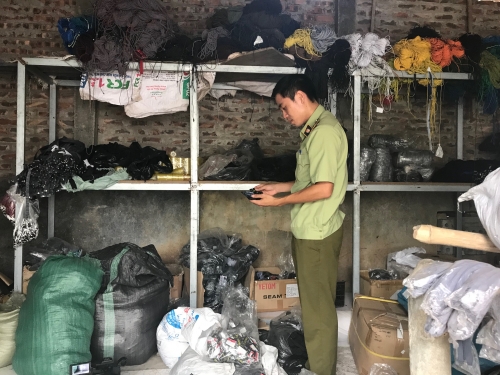 Bắt giữ tận gốc đường dây sản xuất hàng nhái thương hiệu The North Face (Mỹ)