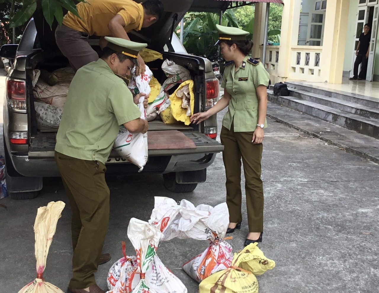 Hà Giang: Tạm giữ 1.216kg quặng vonfram không có hóa đơn chứng từ ha giang tam giu 1216kg quang vonfram khong co hoa don chung tu