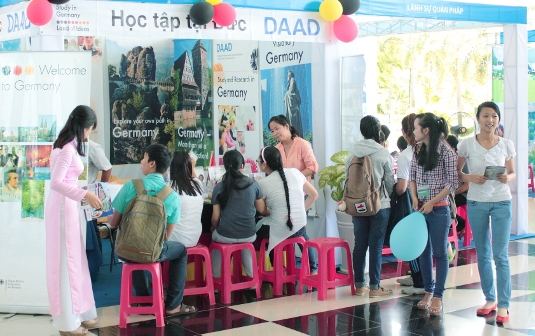 Tìm hướng tự chủ tài chính cho đại học Việt