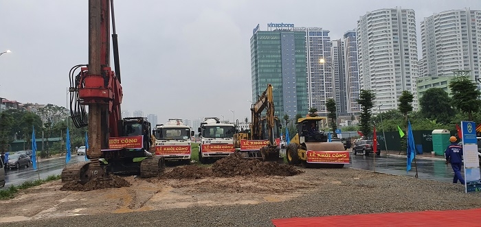 Khởi công xây dựng cầu vượt tại nút giao Hoàng Quốc Việt - Nguyễn Văn Huyên