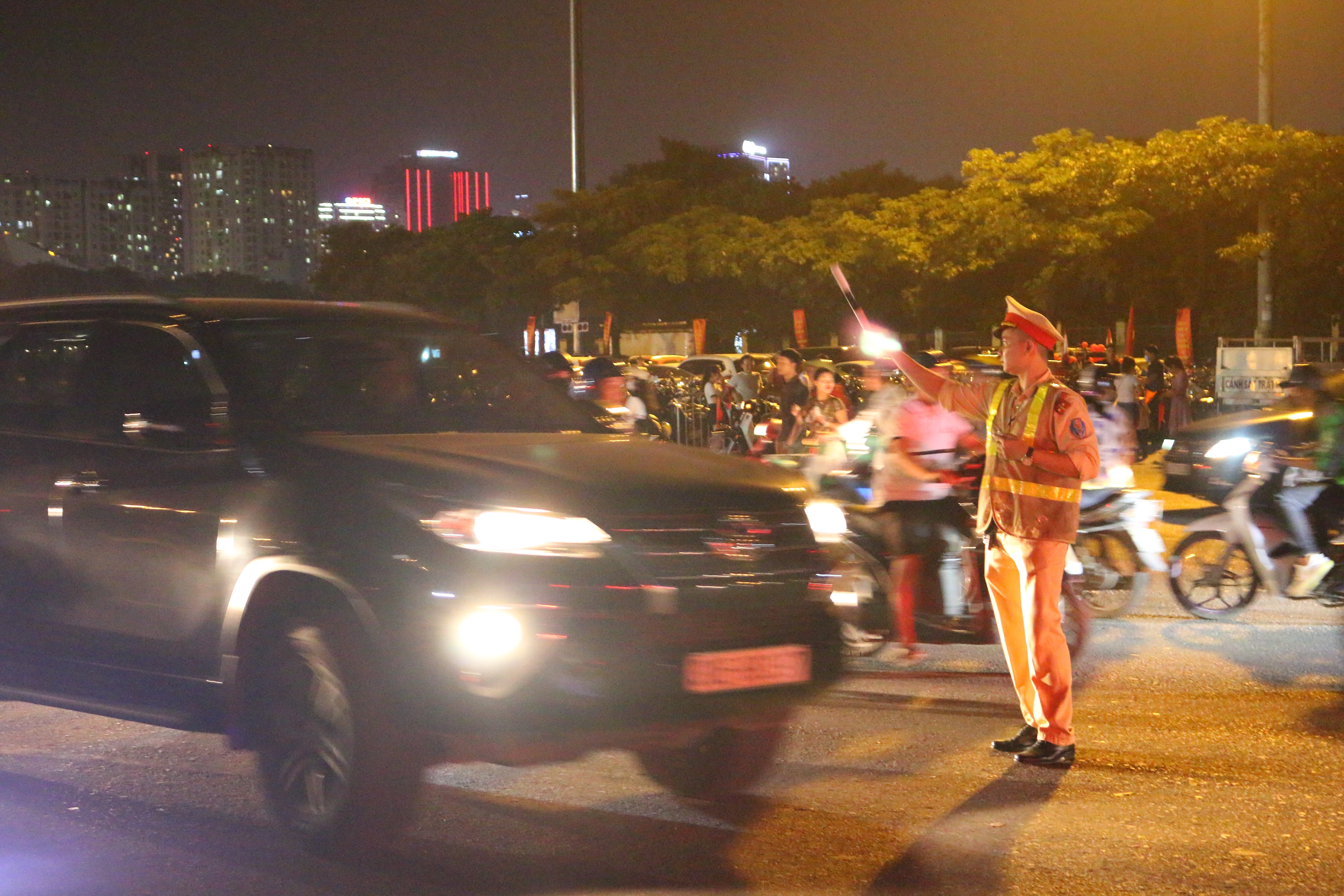 Rực đỏ trong niềm vui chiến thắng Rực đỏ trong niềm vui chiến thắng