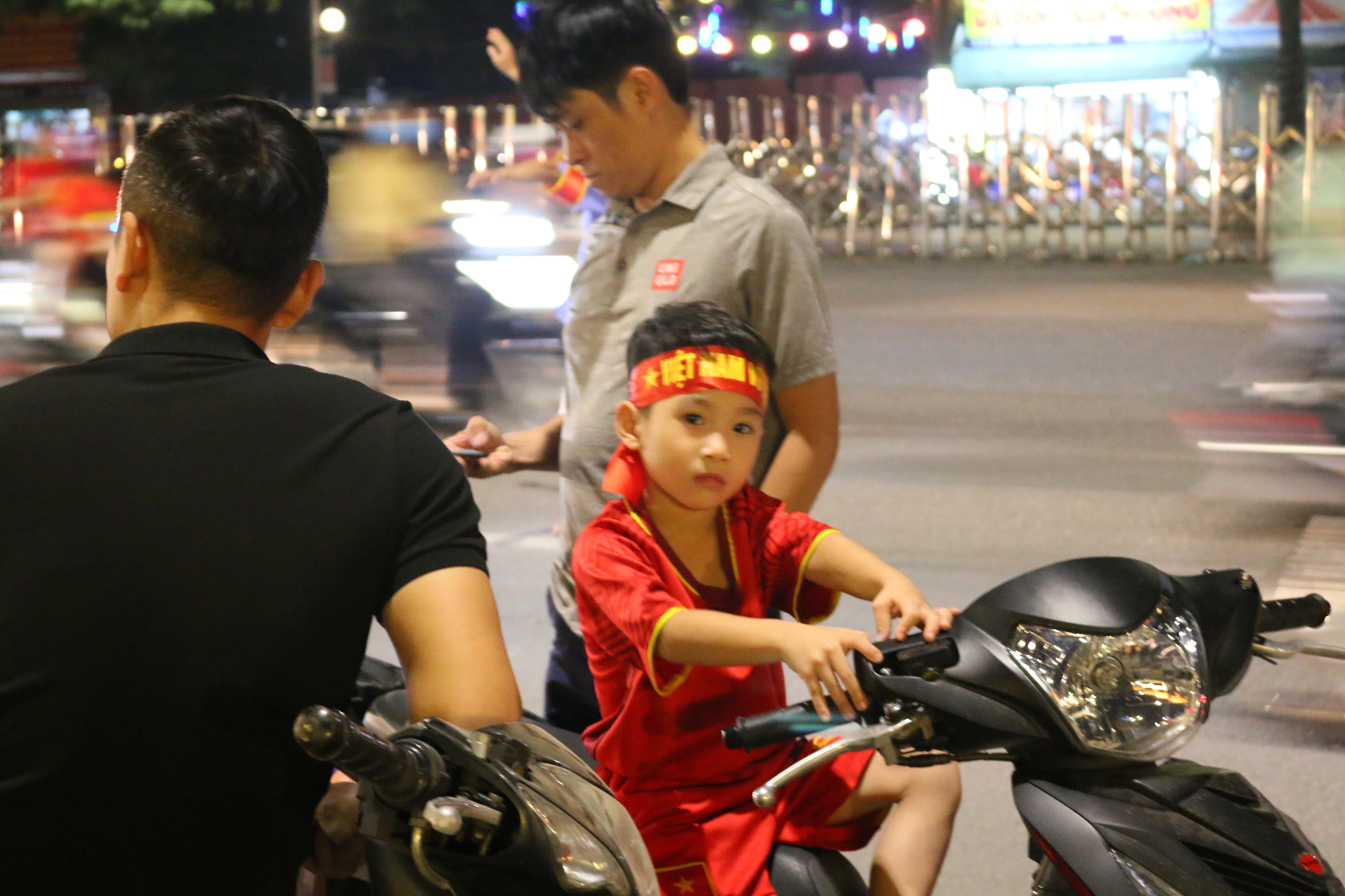 Rực đỏ trong niềm vui chiến thắng Rực đỏ trong niềm vui chiến thắng