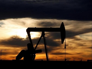 Giá dầu ổn định trong bối cảnh nguồn cung khôi phục trở lại