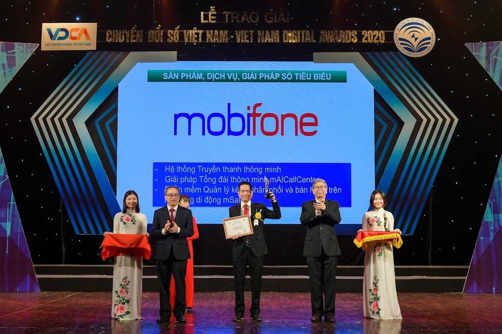 mobifone don nhan giai thuong chuyen doi so