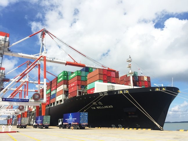 giua boi canh covid 19 hang container qua cang bien van tang 12