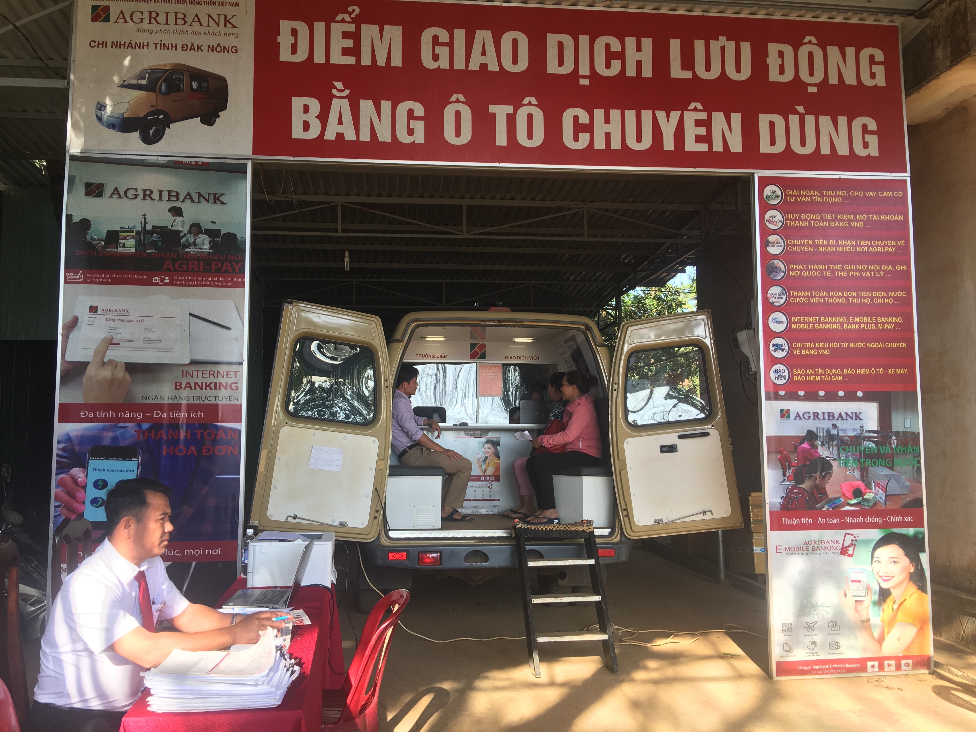 Giao dịch lưu động bằng ô tô: Agribank phục vụ hơn 225.000 lượt khách hàng Giao dịch lưu động bằng ô tô: Agribank phục vụ hơn 225.000 lượt khách hàng