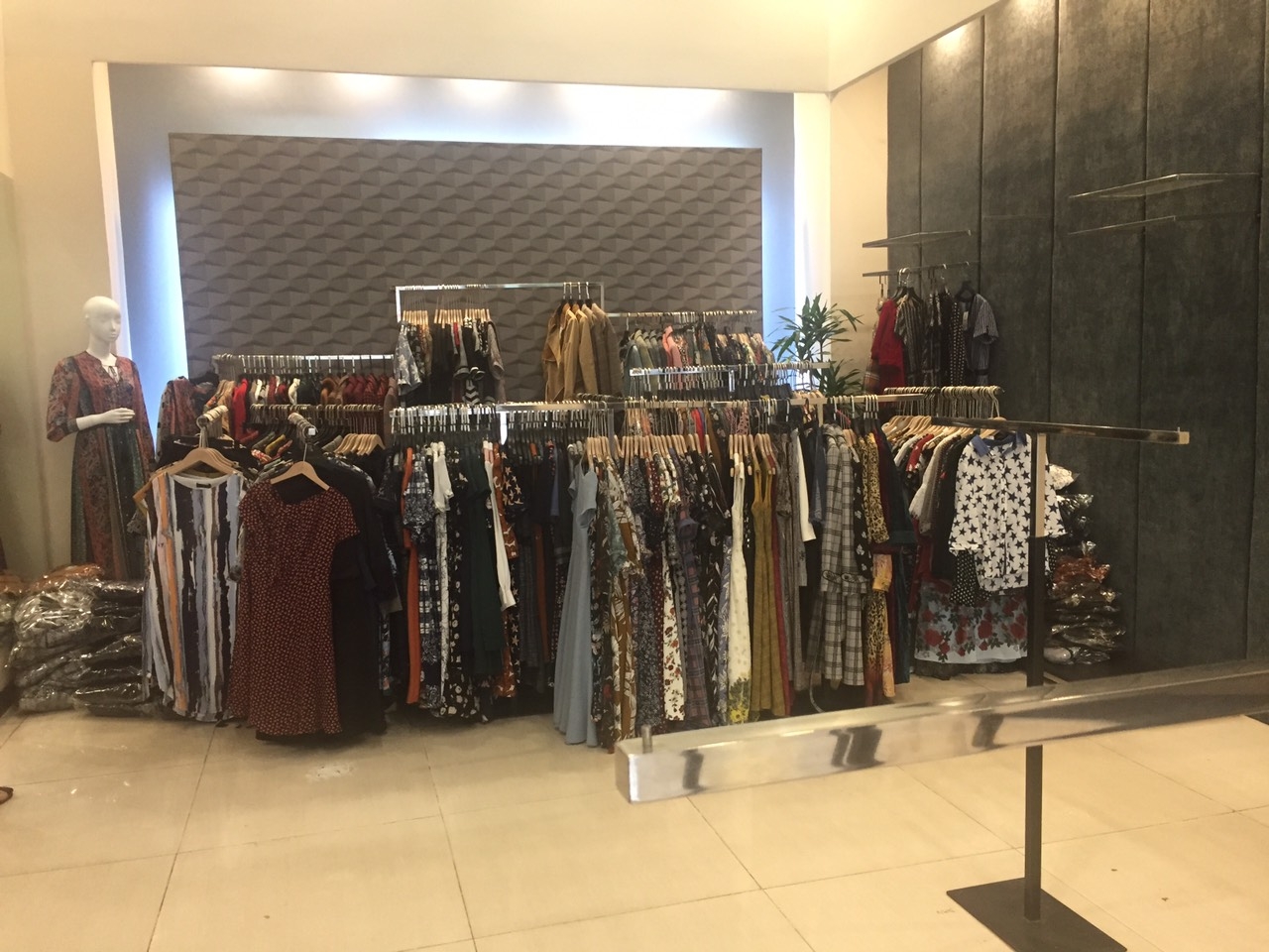 Tạm giữ trên 9.000 sản phẩm Thương hiệu Seven.Am để điều tra, làm rõ