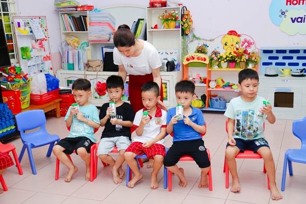 Không chỉ dạy chữ, thầy cô còn là các chuyên gia dinh dưỡng