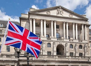 BoE tiếp tục giữ lãi suất ở mức thấp kỷ lục