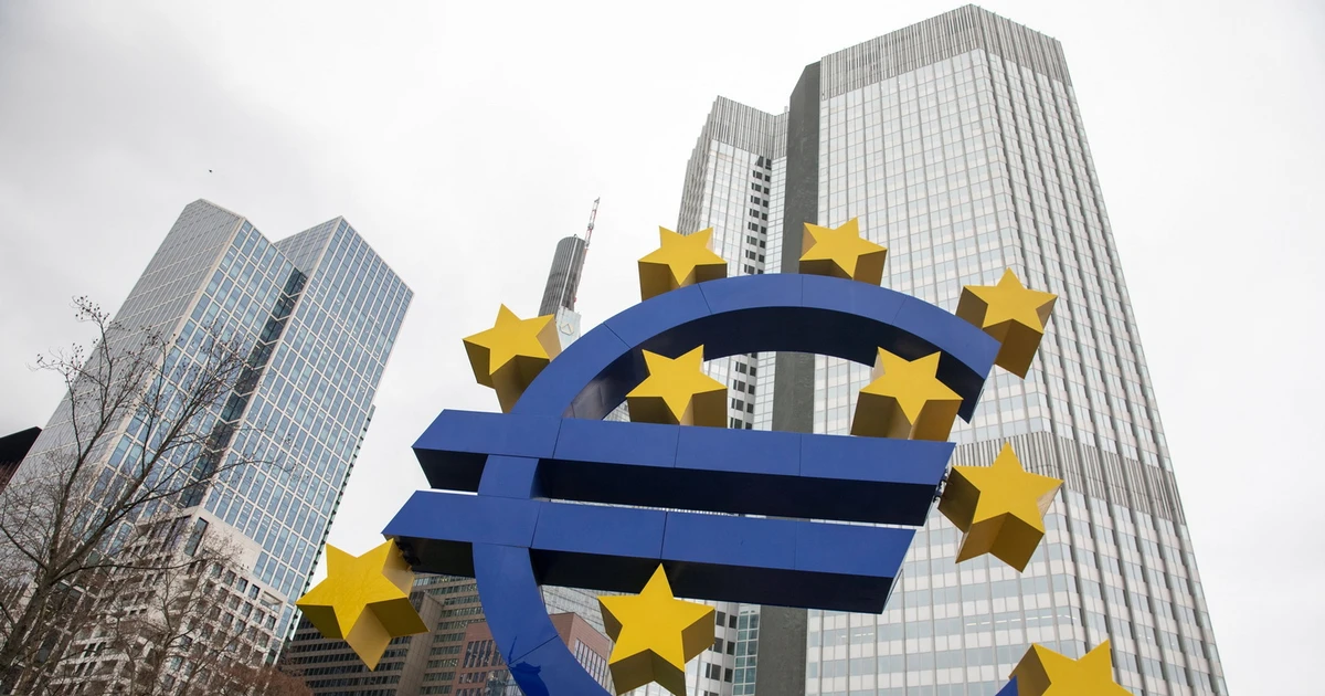 undefined Kinh tế sụt giảm, Eurozone đối mặt với nguy cơ suy thoái ngày càng cao