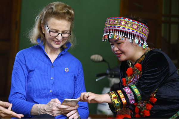 phu nu dan toc thieu so thoat ngheo voi cong nghe 40