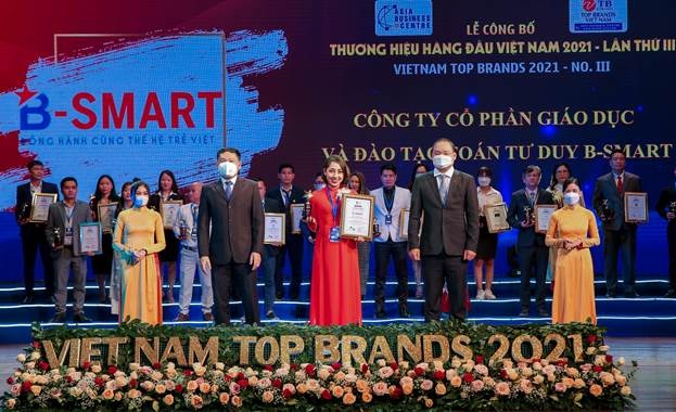 B-Smart vinh dự nhận cú đúp giải thưởng Top Brands Viet Nam 2021 b smart nhan cu dup giai thuong toan quoc top 50 thuong hieu hang dau viet nam