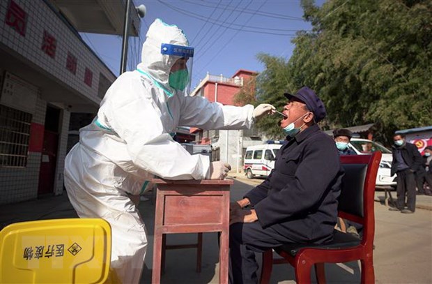 trung quoc huy bo cach ly tap trung doi voi nguoi nhap canh