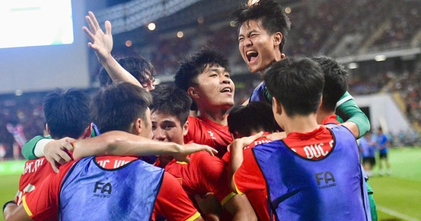 undefined Thủ tướng gửi thư chúc mừng Đội tuyển bóng đá nam U22 và Đội tuyển nữ Futsal quốc gia Việt Nam giành Huy chương Vàng SEA Games 33