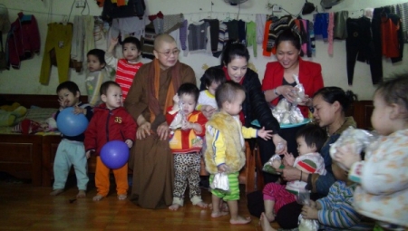 Ca sĩ Thu Phương kêu gọi các tổ chức, cá nhân ở hải ngoại về nước làm từ thiện