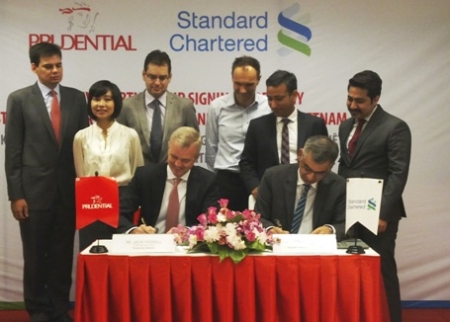 Prudential và Standard Chartered Việt Nam ký hợp tác bancassurance