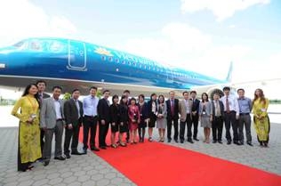 VALC bàn giao cho Vietnam Airlines thuê máy bay chở khách Airbus A321-200 VALC bàn giao cho Vietnam Airlines thuê máy bay chở khách Airbus A321-200