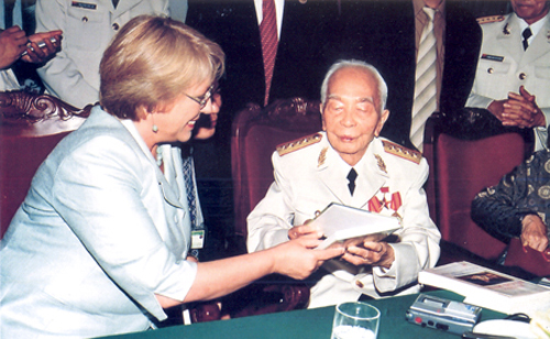 Tướng Giáp và các chính khách quốc tế vo-7344-1380945953.jpg