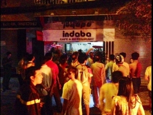 Hoảng loạn vì cháy chung cư giữa đêm