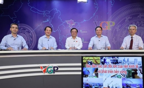 dat nuoc va nen kinh te dang di dung huong